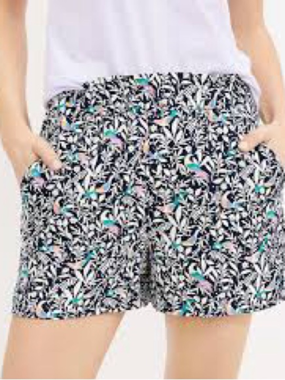 LOFT Fluid Pull On Linen blend Shorts in a bird and floral print. Size M